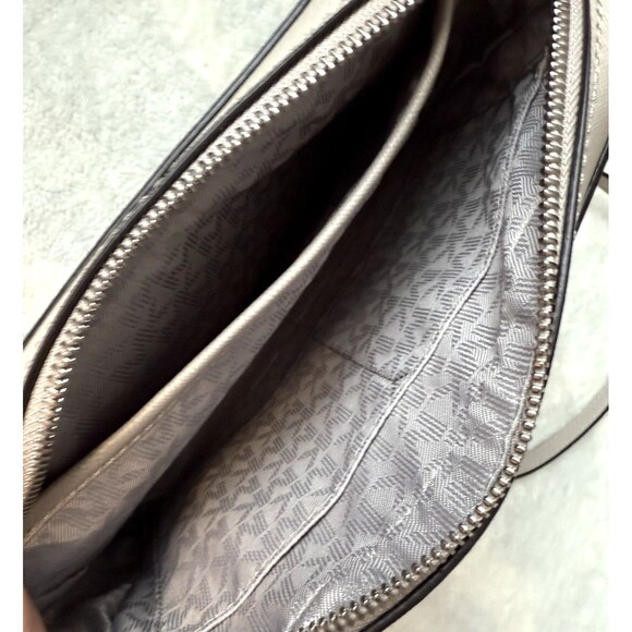 Michael Kors Jet Set Large East West Crossbody Bag Purse Leather Cement & Silver - Picture 6 of 10